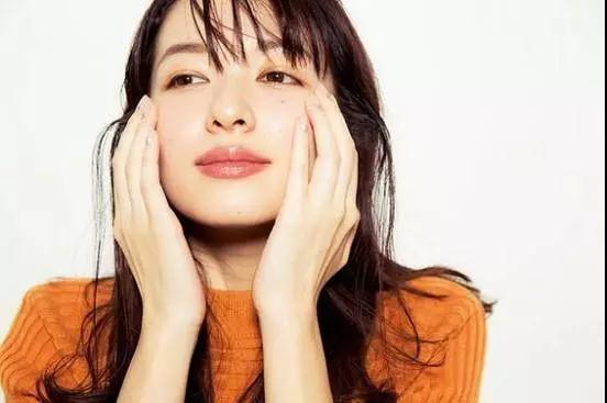 浮妝、脫妝又卡粉，隔離沒選好，再貴的粉底液