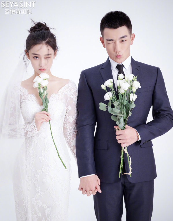  張馨予淡妝現(xiàn)身大婚現(xiàn)場，輕熟齡肌膚保養(yǎng)超美