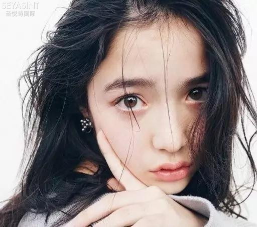 手殘黨有救了，3秒就能完成的妝容，快學(xué)起來